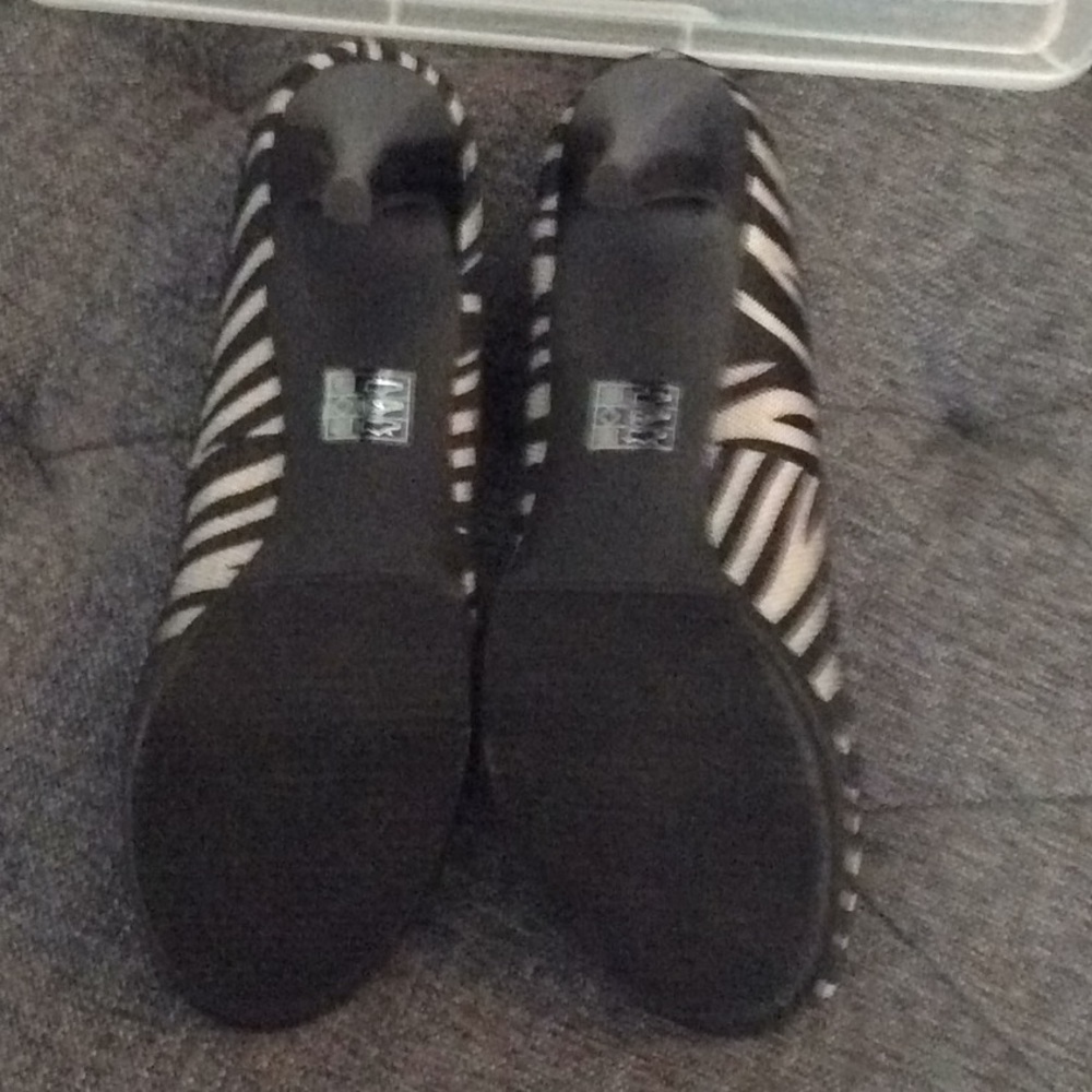 NWOT.  Ladies Moda Peep Toe Heels - Picture 6 of 8